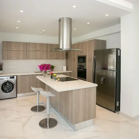 3b New Delux Pool - Dhekelia Beach Area Ferienhaus *